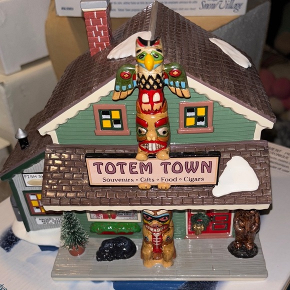 Department 56 Other - Department 56 TOTEM TOWN Souvenir Shop
